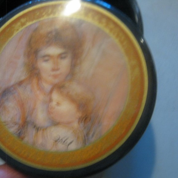 Edna Hibel round Marble Box with Print top of Mother & Child - Picture 3 of 4